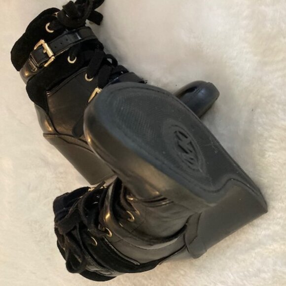 MK Black & Gold Wedge Lace Up Ankle Boot/Bootie (Pre Owned) Size 7.5 M - Picture 4 of 5